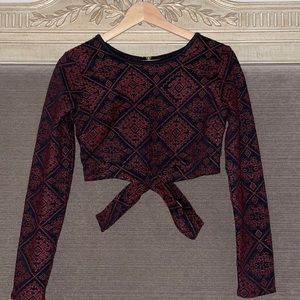 Cute holiday crop top!